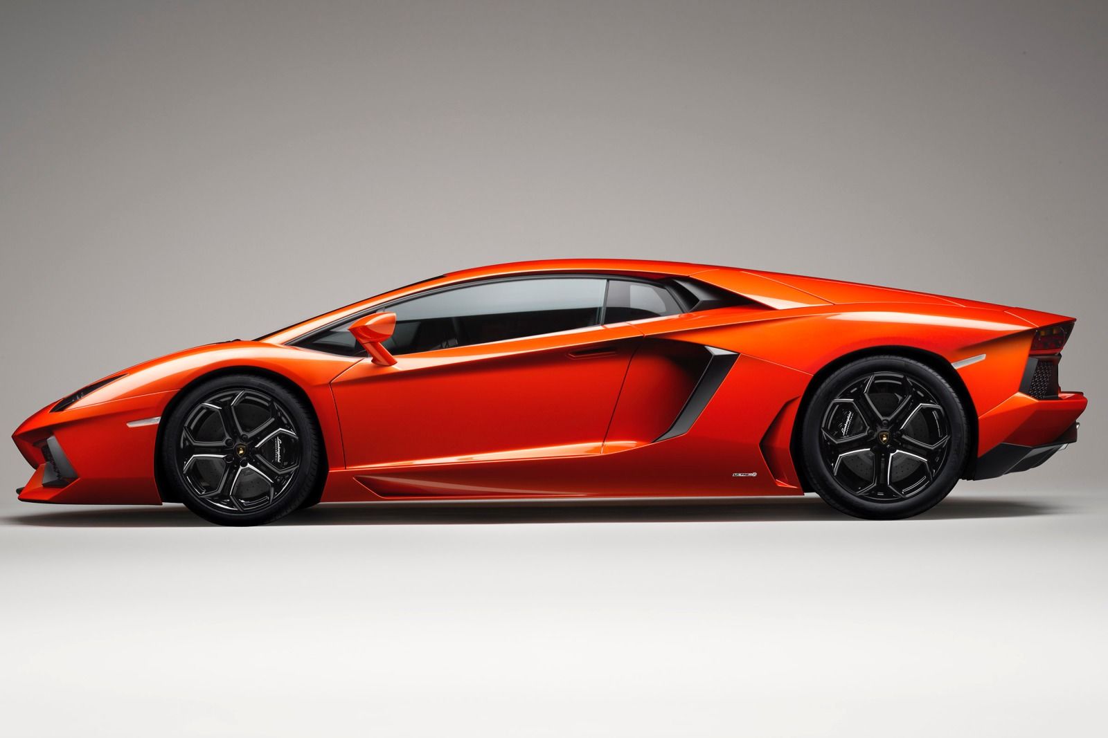 Lamborghini Aventador.