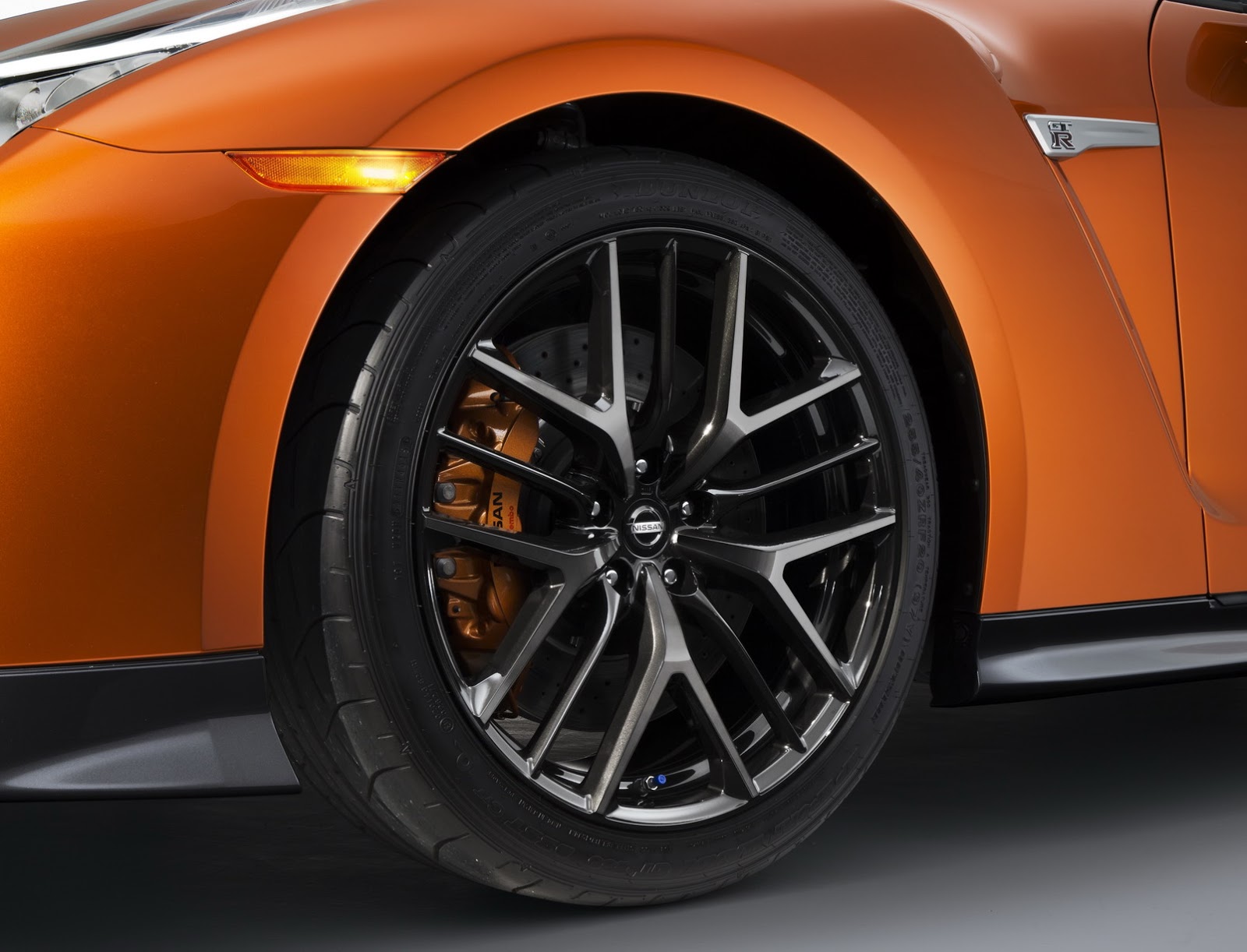 2017-Nissan-GT-R-FL-33