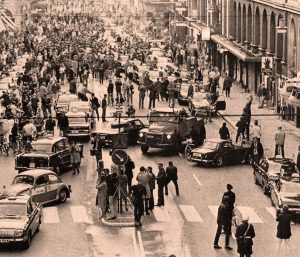 la respuesta a por qué conducimos por la derecha