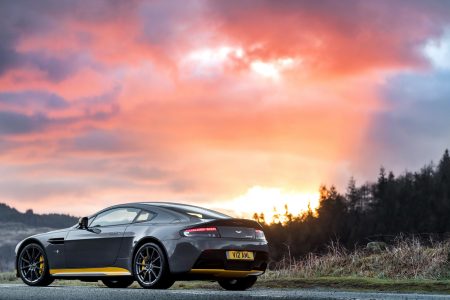 Aston Martin V12 Vantage