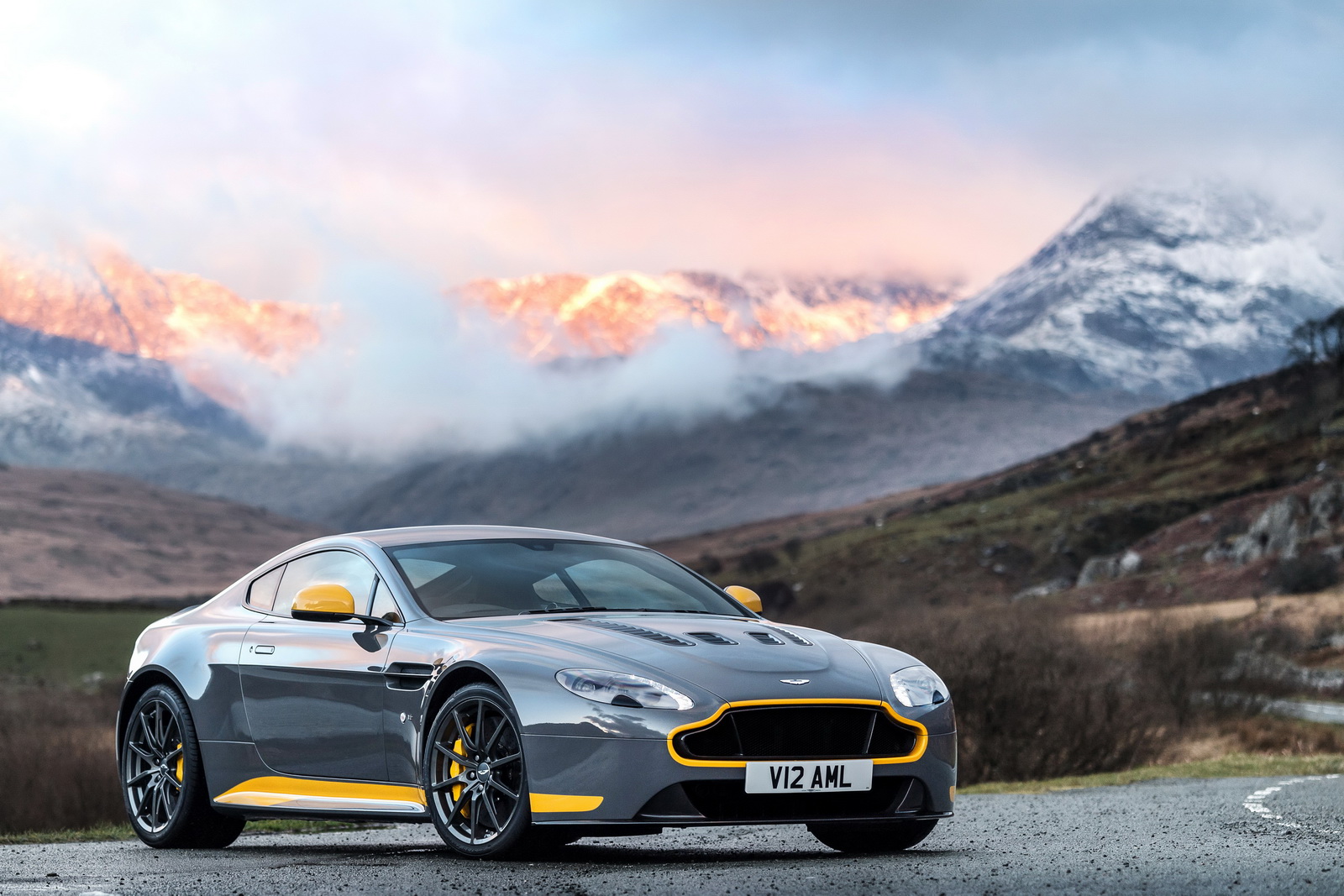 Aston Martin V12 Vantage