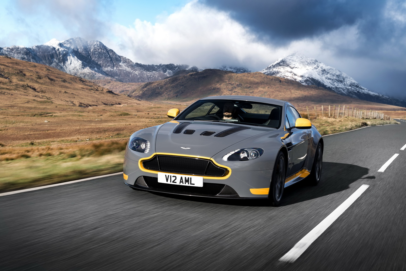 Aston Martin V12 Vantage