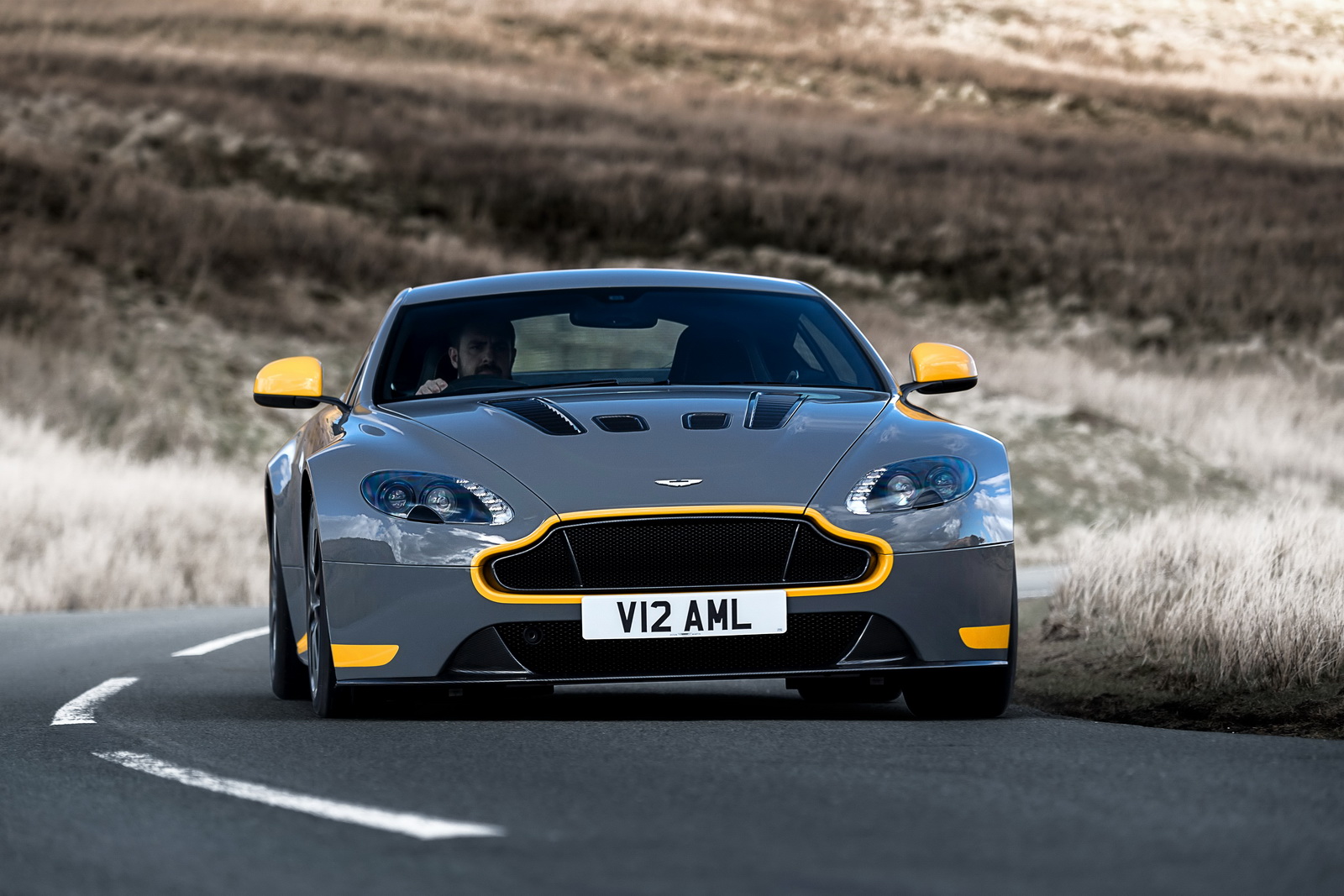 Aston Martin V12 Vantage