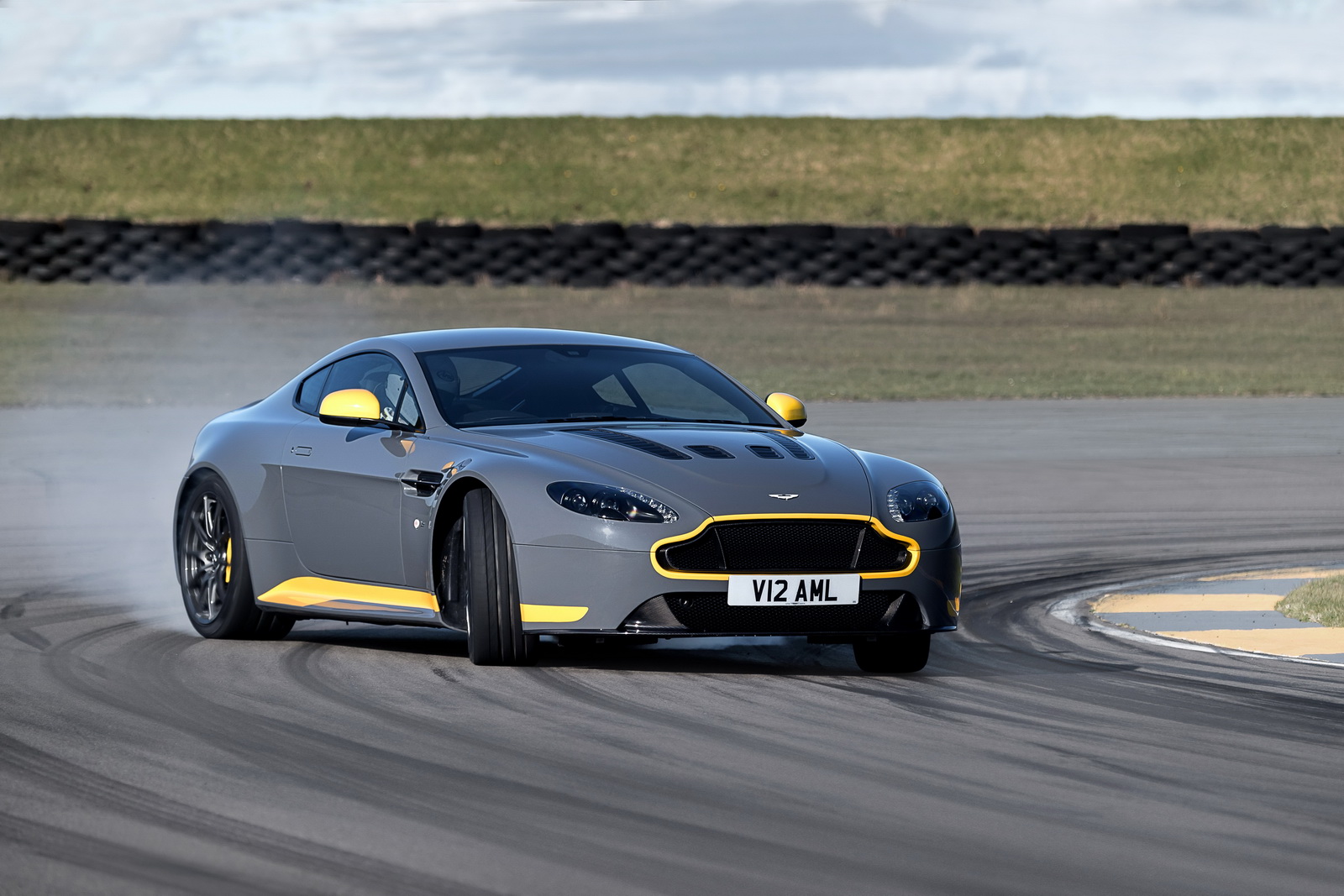 Aston Martin V12 Vantage