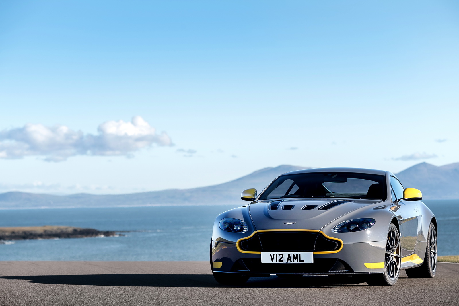 Aston Martin V12 Vantage