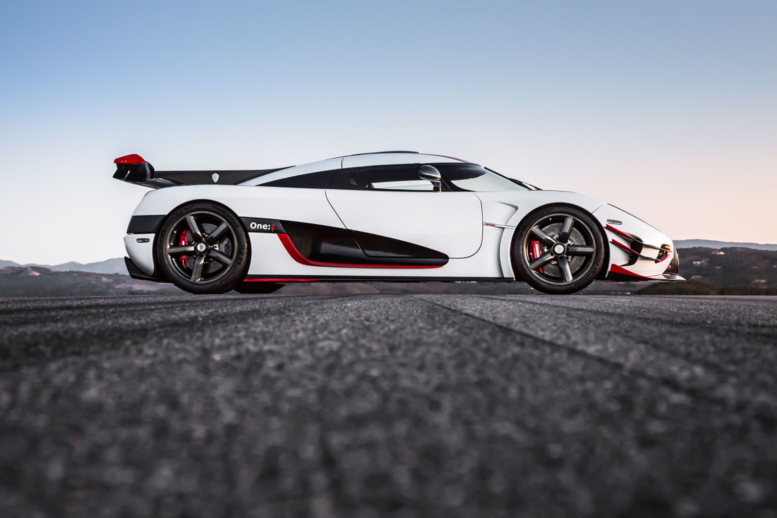 2. Koenigsegg ONE:1: 445 km/h