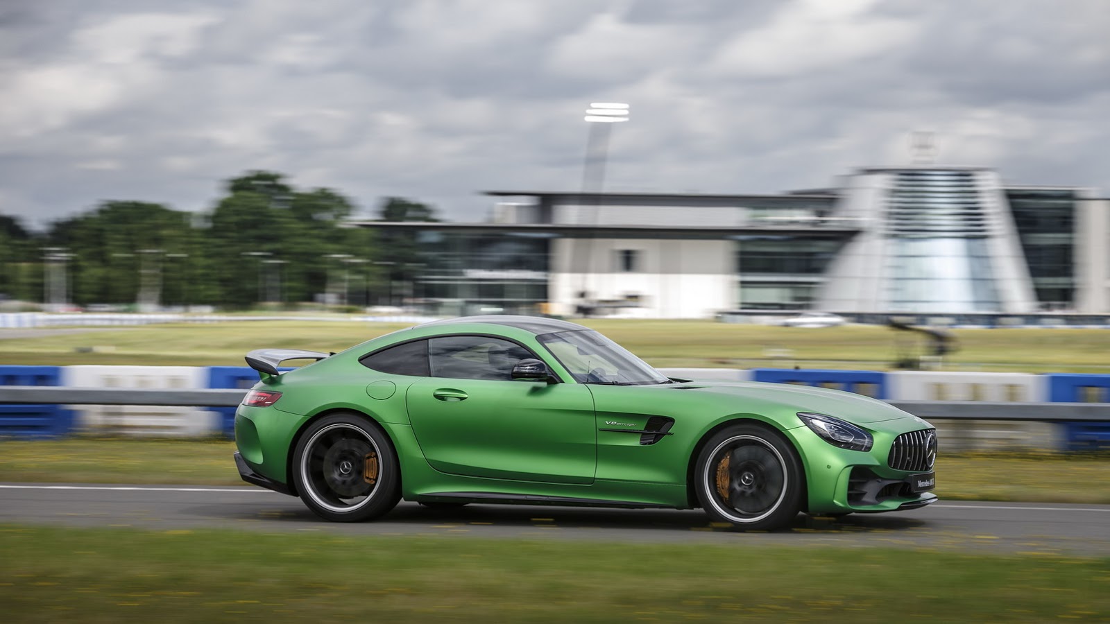 Mercedes AMG GT-R