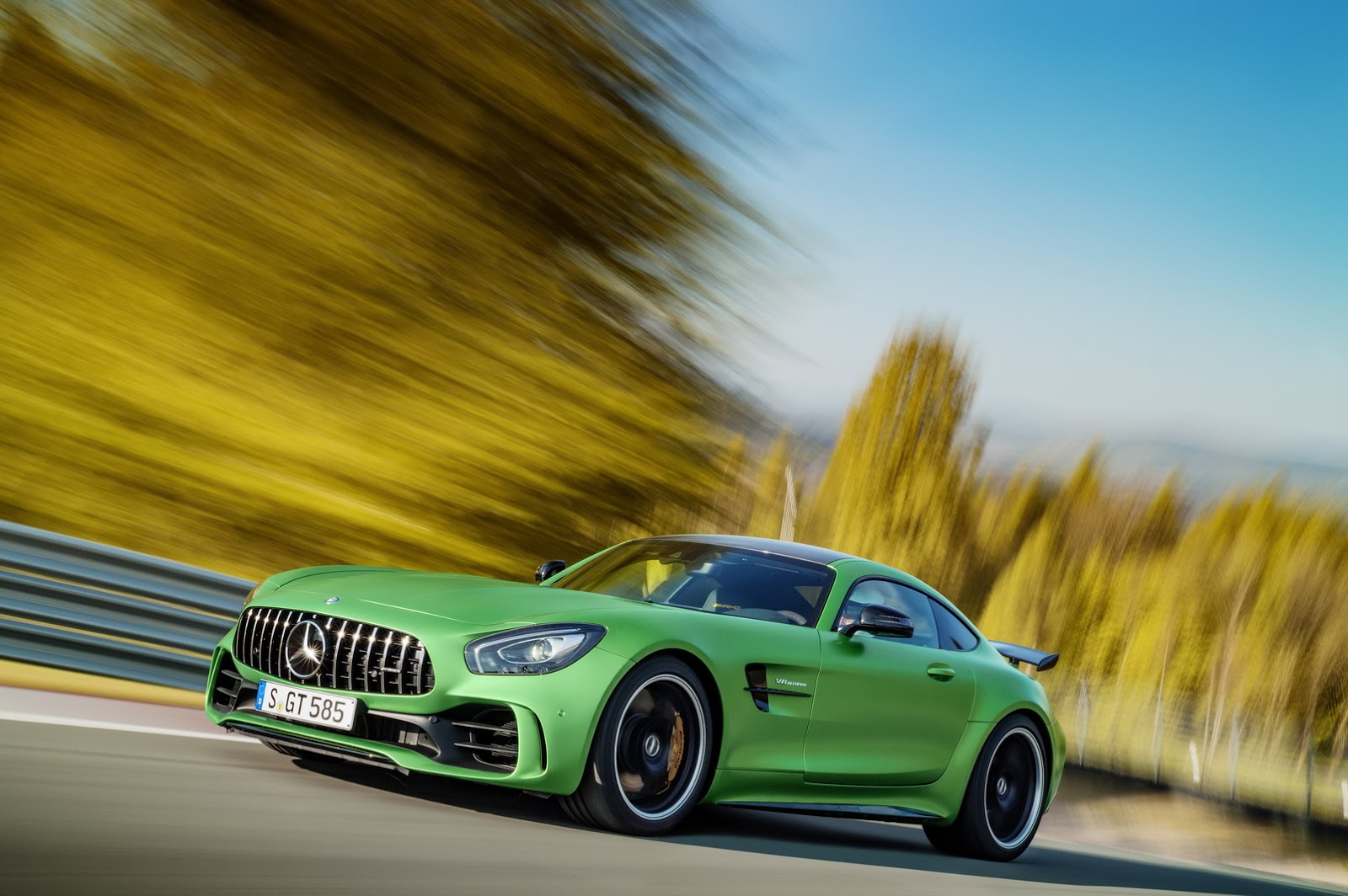 Mercedes AMG GT-R