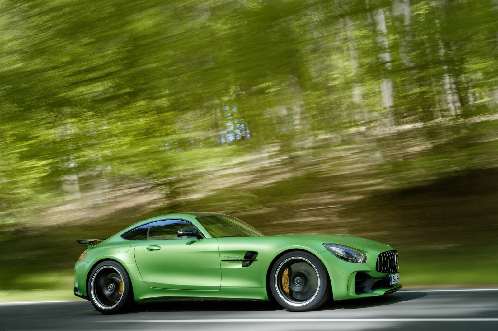 Mercedes AMG GT-R