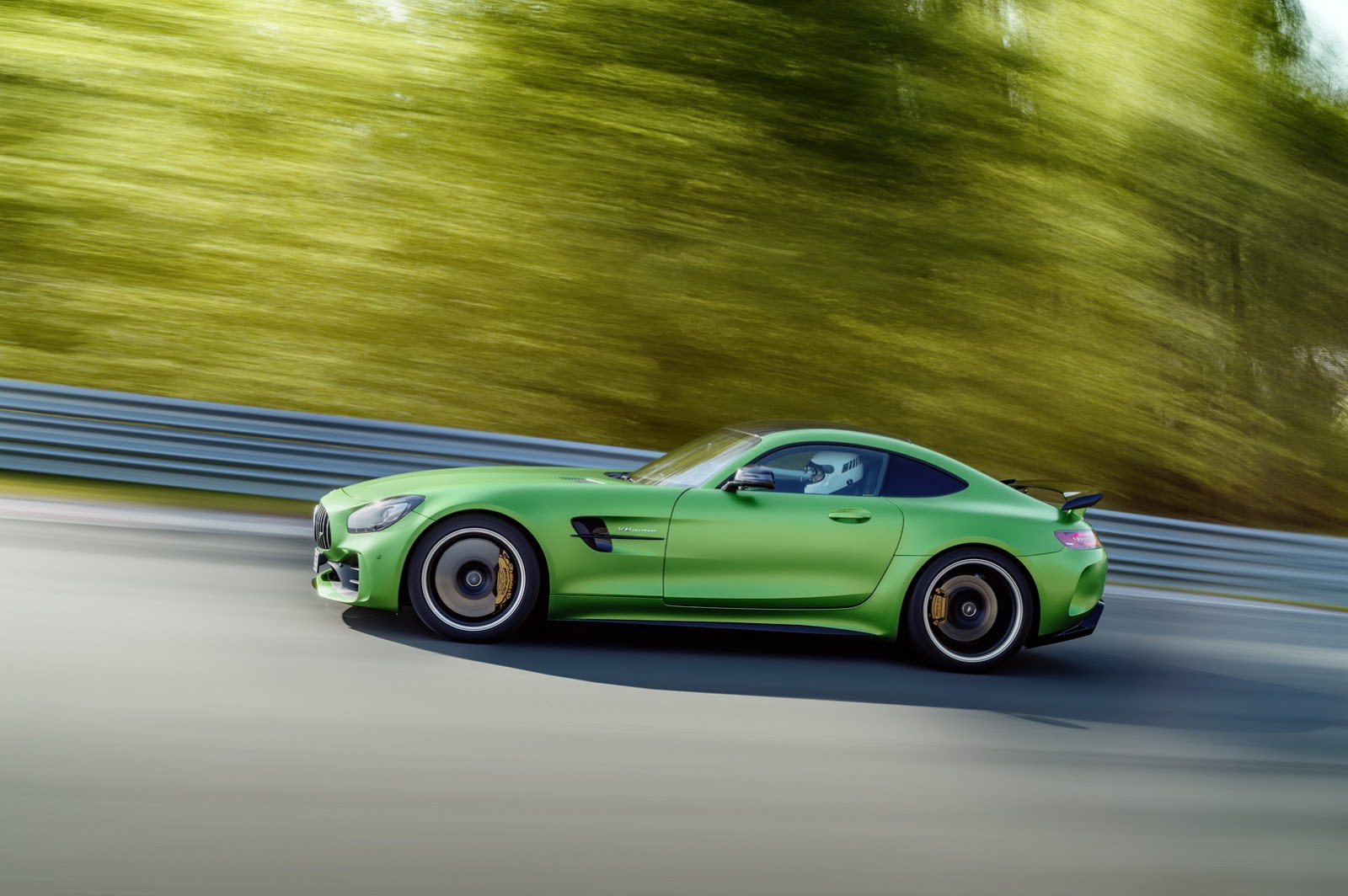 Mercedes AMG GT-R