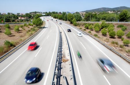 adelantar por la derecha