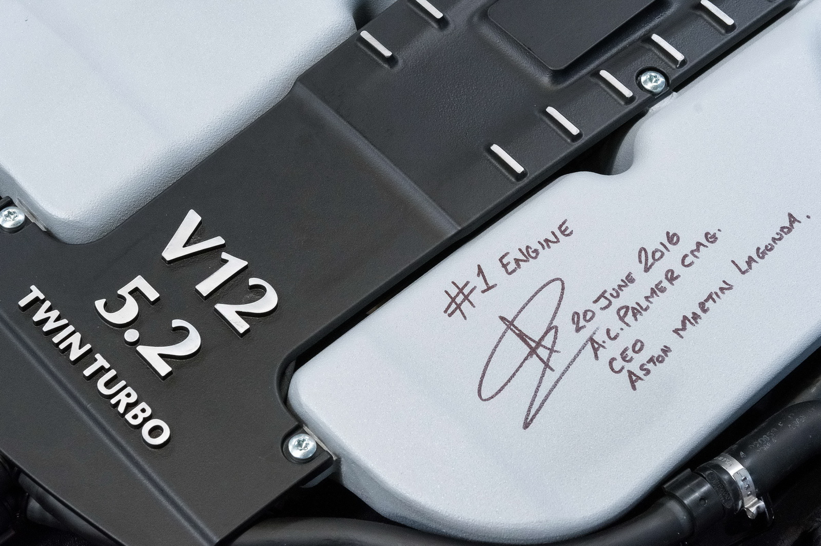 Aston Martin DB11 V12