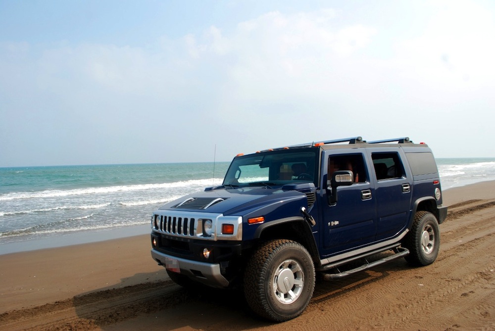 Hummer H2.