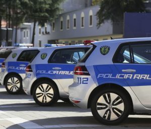 e-Golf policía albana