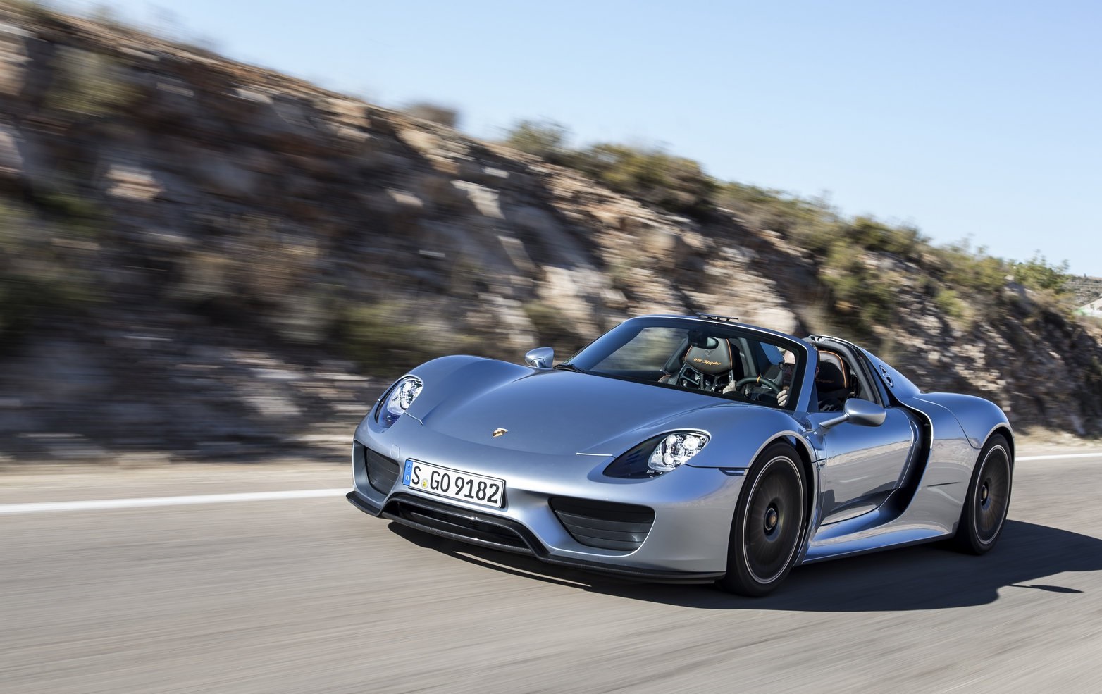 Pintura Liquid Metal Chrome Blue del Porsche 918 Spyder: 59.500 euros