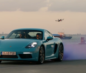 Porsche Cayman contra drones