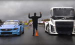 El supercamión Iron Knight contra un Volvo S60 Polestar: ¿quién gana?