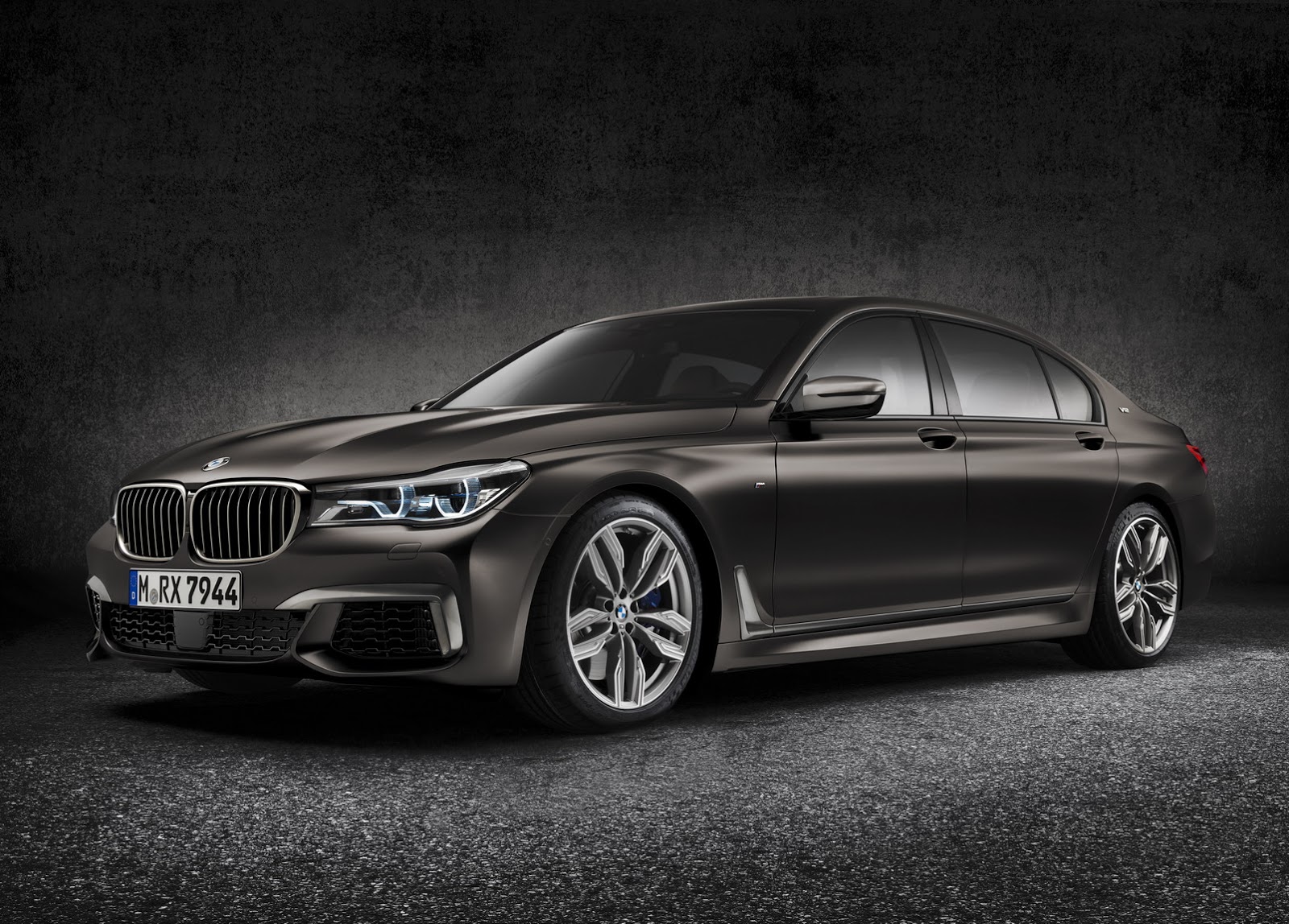 BMW M 760i: 610 CV