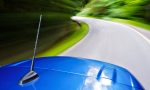 6 trucos para que no te roben la antena del coche (y otras piezas)