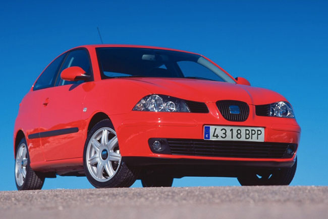 2002: Seat Ibiza 1.0 Select 5 p 50 CV - 1.618.000 pesetas / 9.724 euros