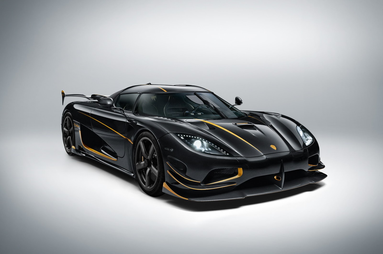 6. Koenigsegg Agera R: 418 km/h