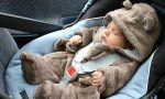 Por qué este bebé nunca debería viajar así en el coche