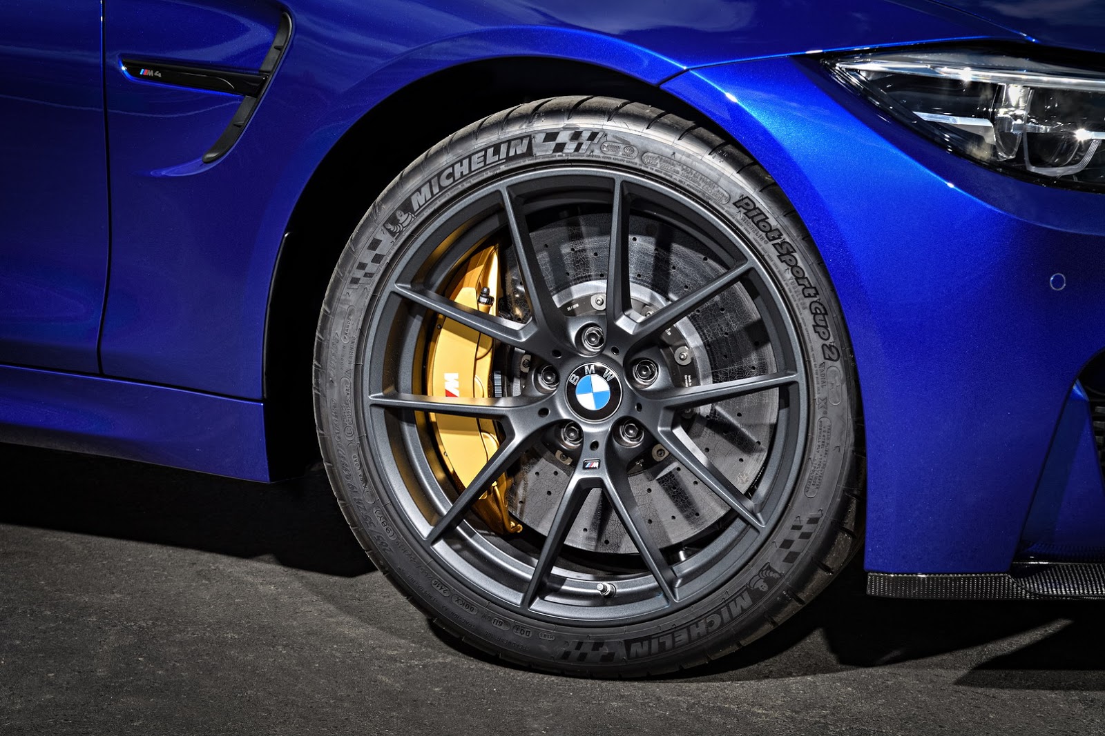 BMW M4 CS