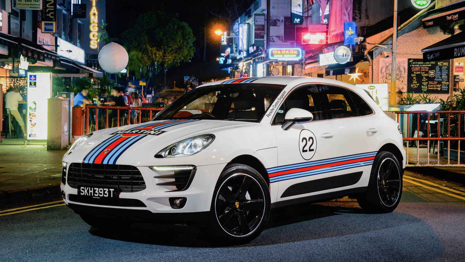 Porsche Macan Martini Racing