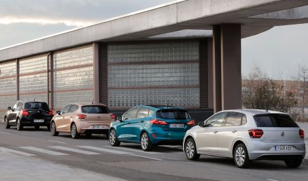 Cuatro utilitarios de gasolina: Seat Ibiza, Volkswagen Polo, Ford Fiesta y Suzuki Swift