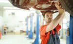 Ir al taller o irse de cañas: así cuidan su coche los españoles