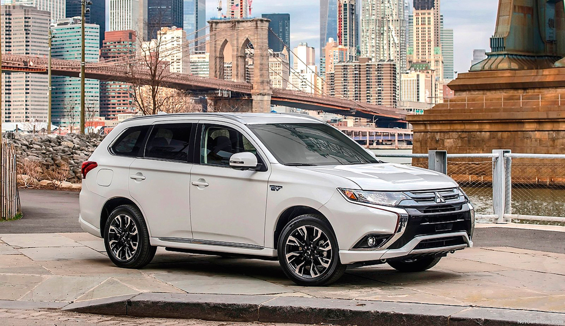 HÍBRIDOS ENCHUFABLES // Mitsubishi Outlander PHEV: familiar para todo