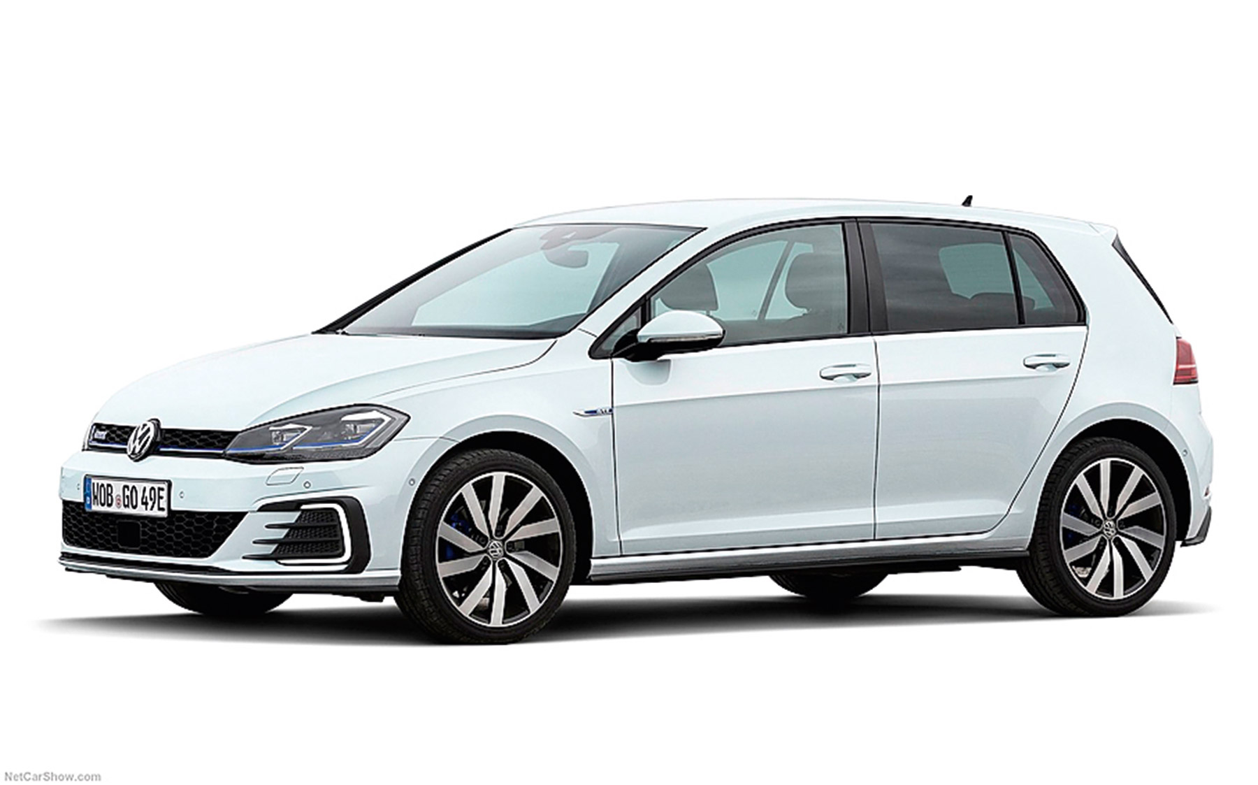 HÍBRIDOS ENCHUFABLES // VW Golf GTE: el mito se enchufa