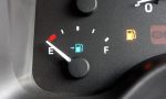 ¿Pueden multarte si te quedas sin gasolina en la carretera?