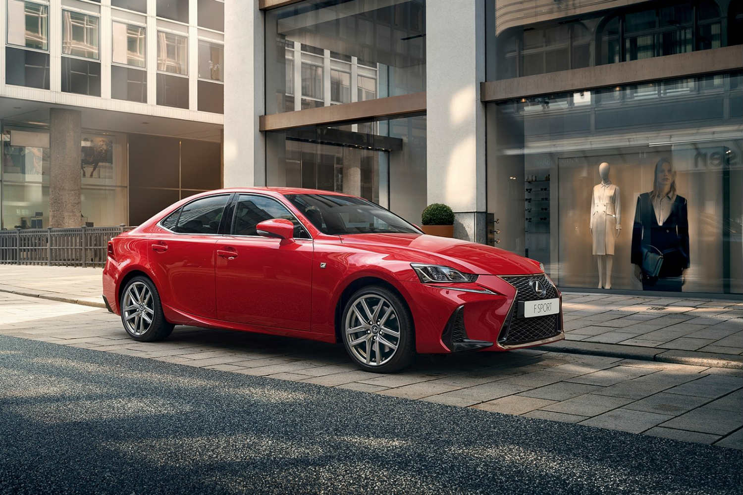 Lexus IS 300h: 35.900 euros