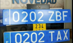 ¿Qué significan las matrículas azules que llevan ahora algunos coches?