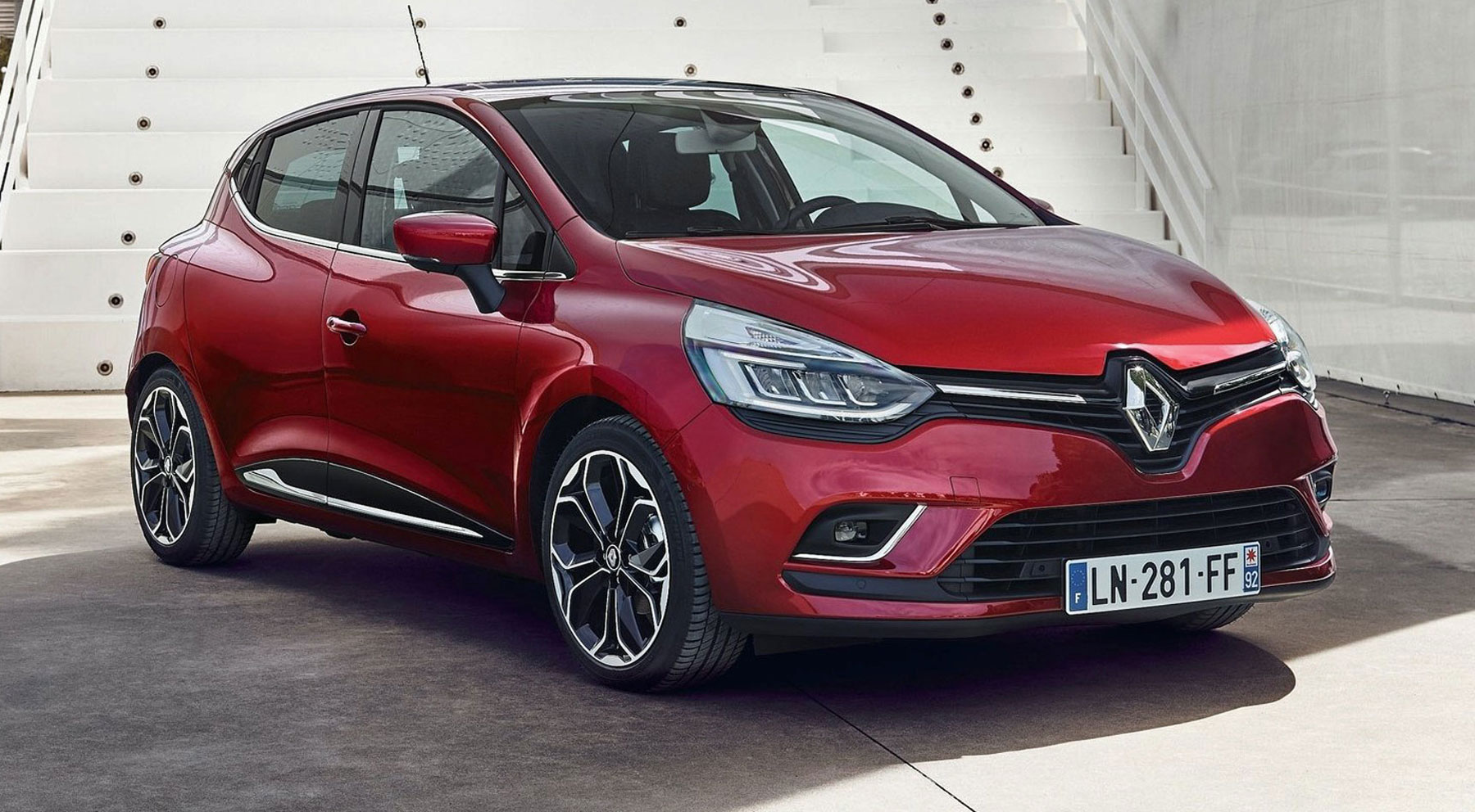 Renault Clio // 300 litros*