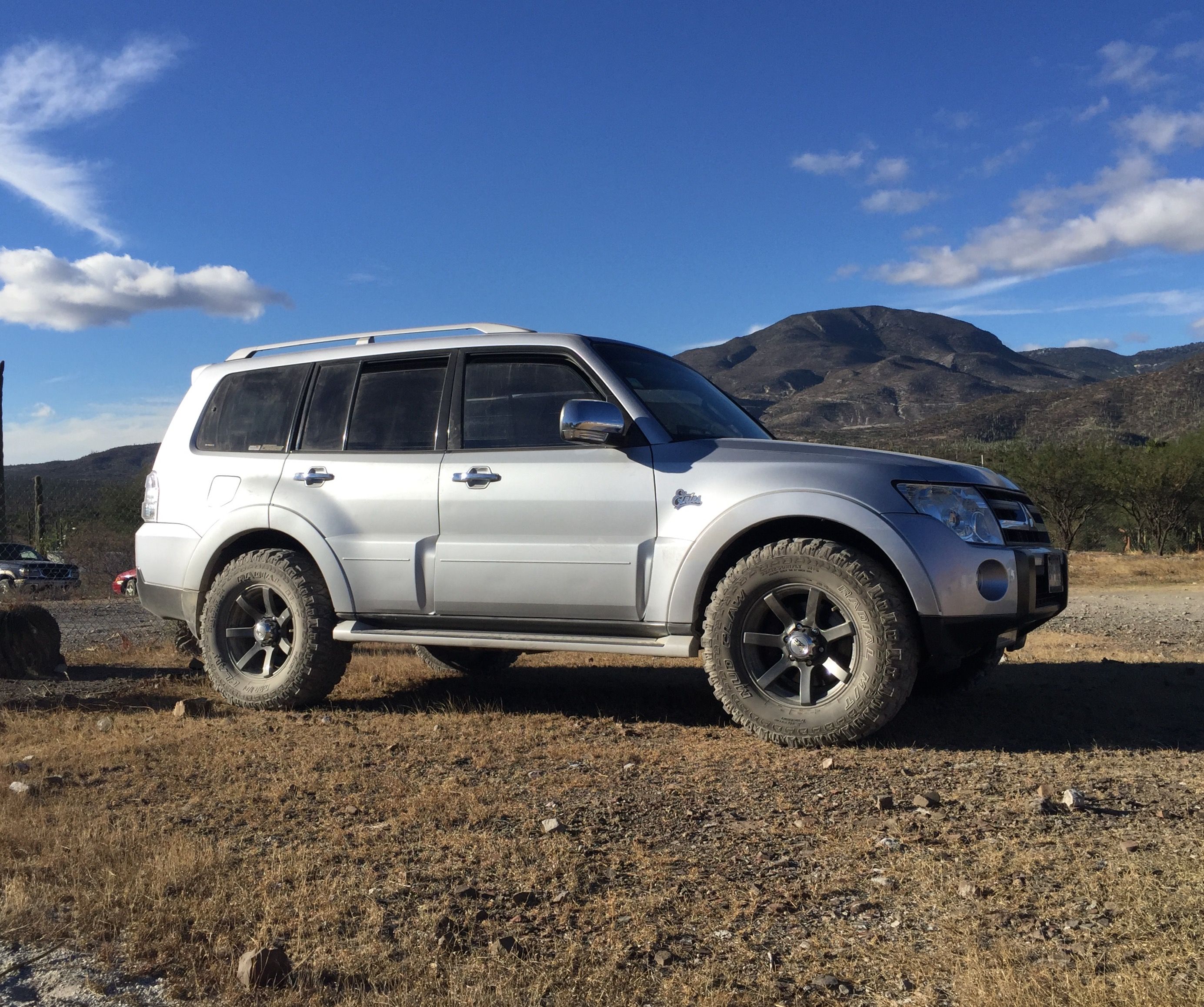 Mitsubishi Montero (2005)