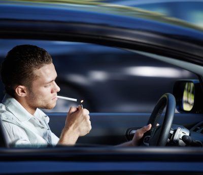 Fumar conduciendo