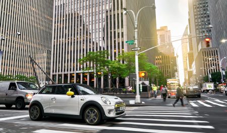 El Mini eléctrico llegará en marzo y costará entre 33.950 y 41.000 euros