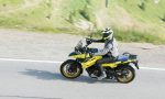 La Suzuki V-Strom 1150 mira hacia atrás para seguir adelante