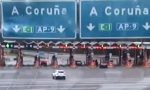 El incomprensible accidente en el peaje de una autopista