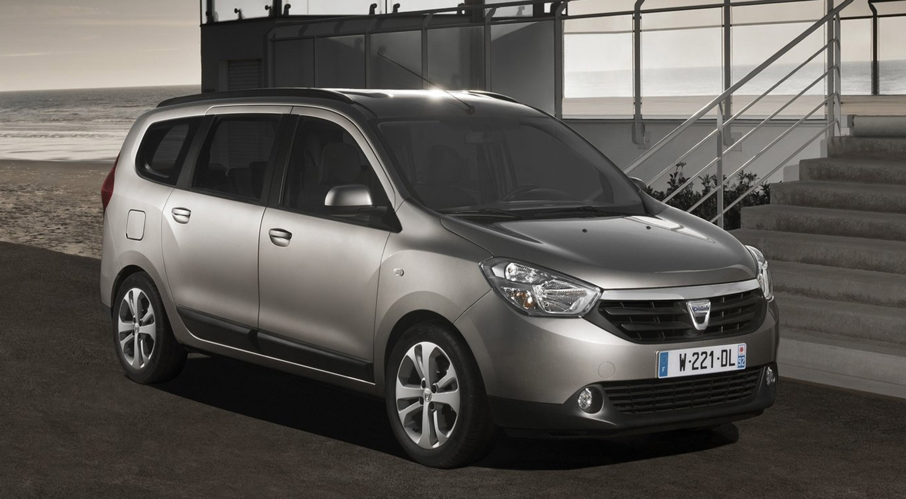 Dacia Lodgy // Desde 11.445 euros (11.995 con siete plazas)