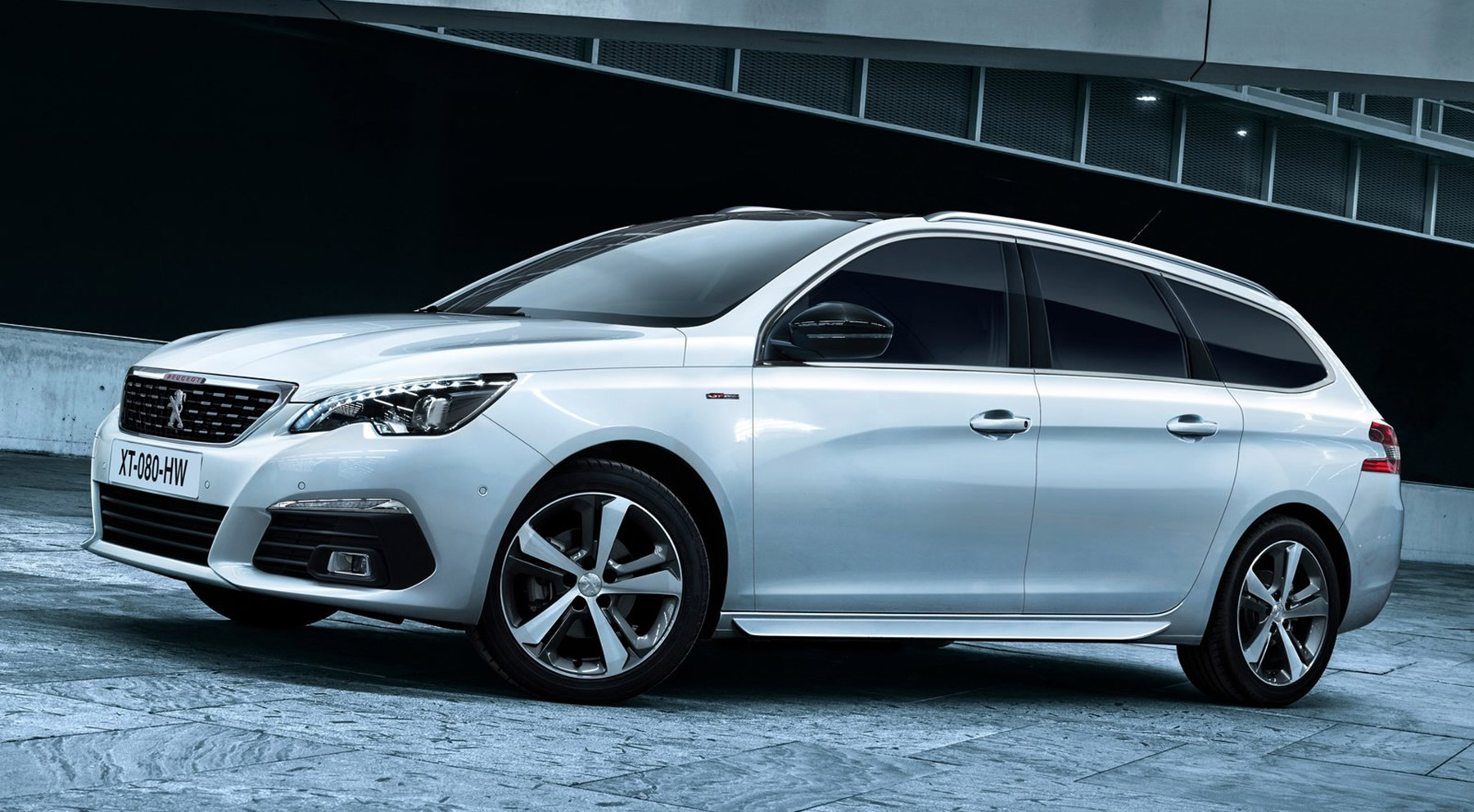 Peugeot 308 SW // Desde 17.350 euros (18.150 con diésel de 100 CV)