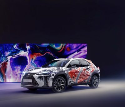 Lexus UX tatuado