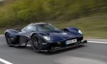 El espectacular Aston Martin Valkyrie ya está en la carretera