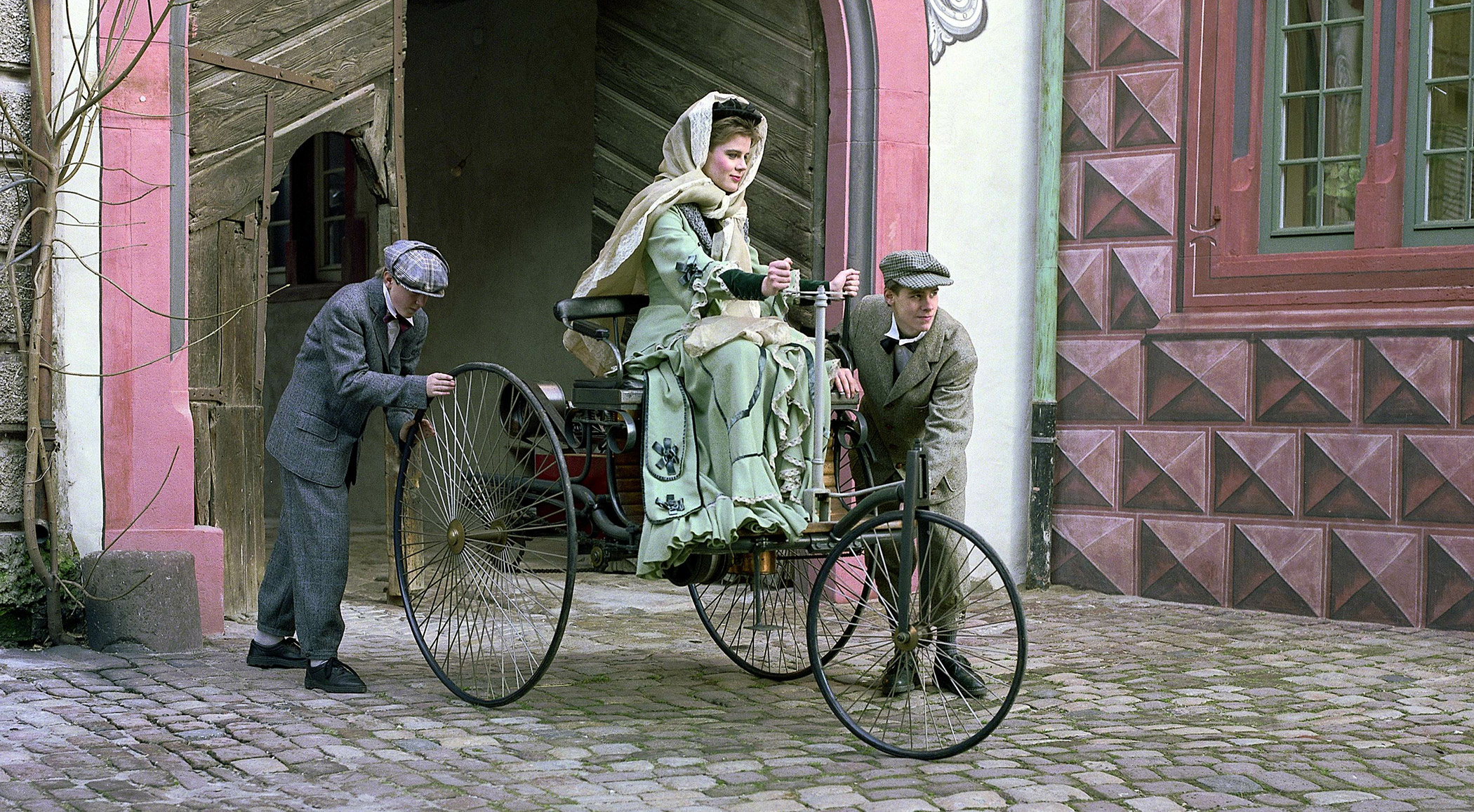 Benz Patent-Motorwagen (1886) // Motor de explosión