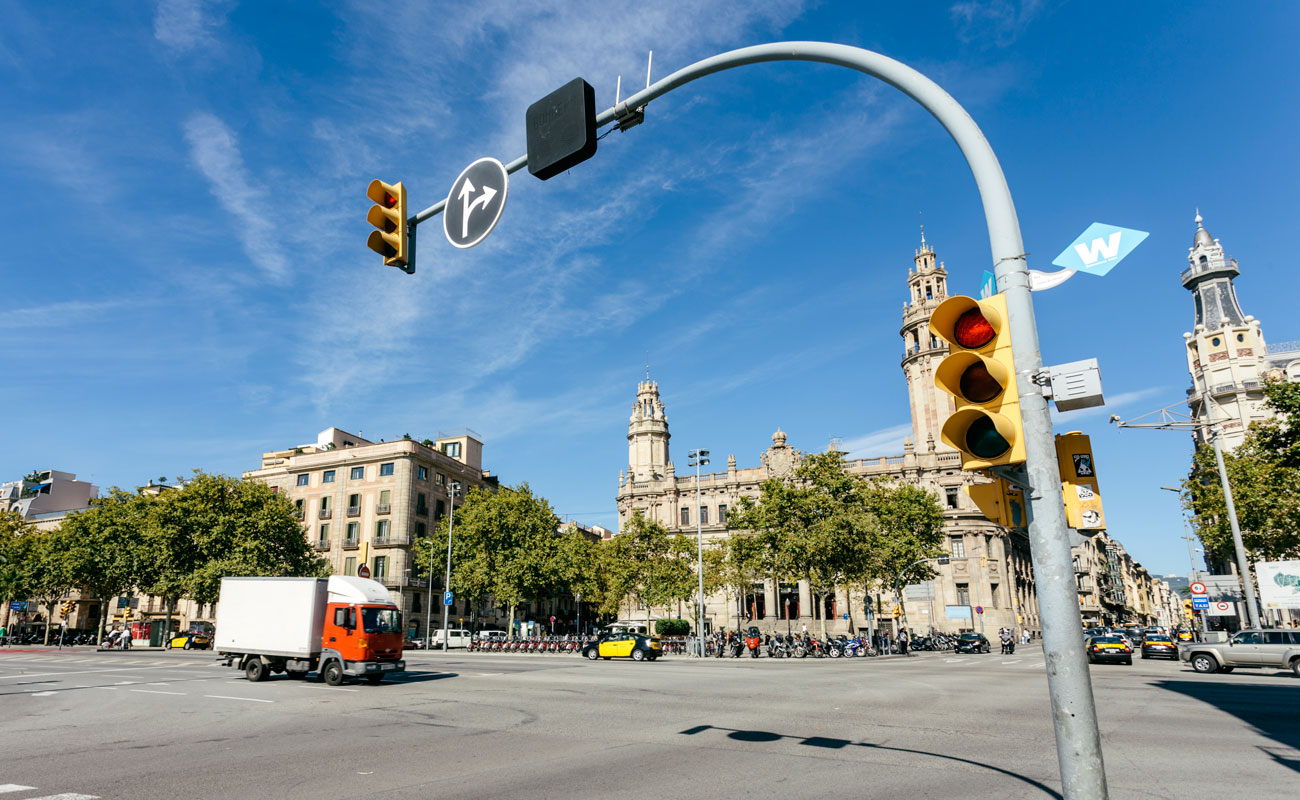 Semaforo en rojo ambulancia