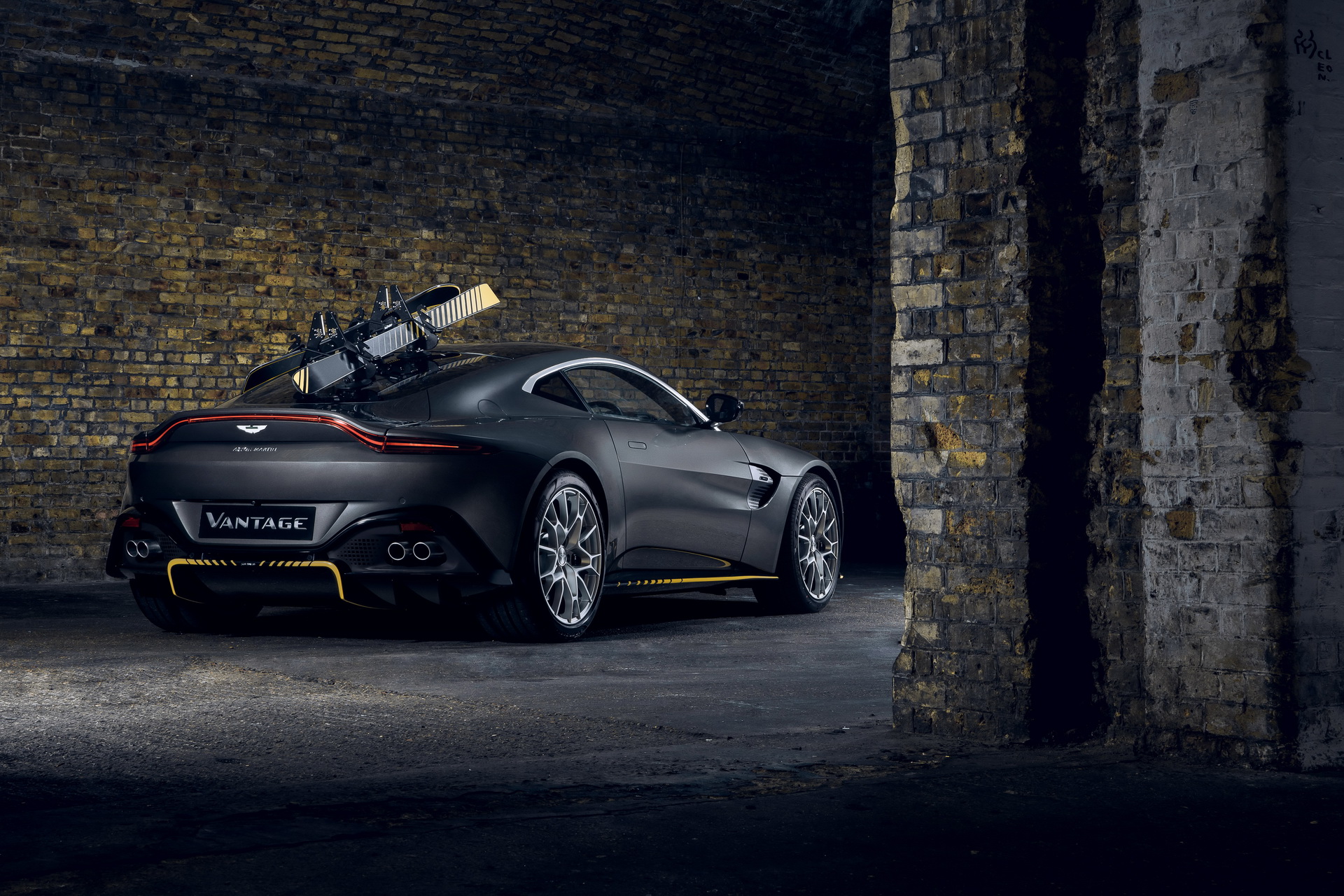 Aston Martin DBS Superleggera y Vantage 007 Edition