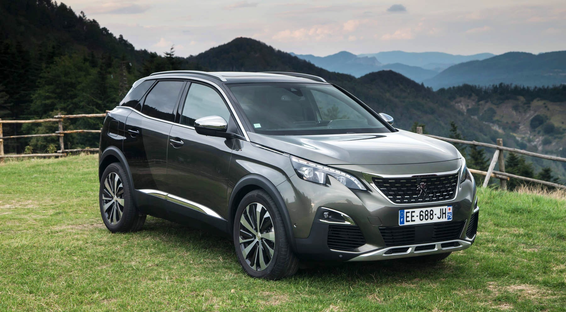 SUV COMPACTOS POPULARES // Referencia: Peugeot 3008