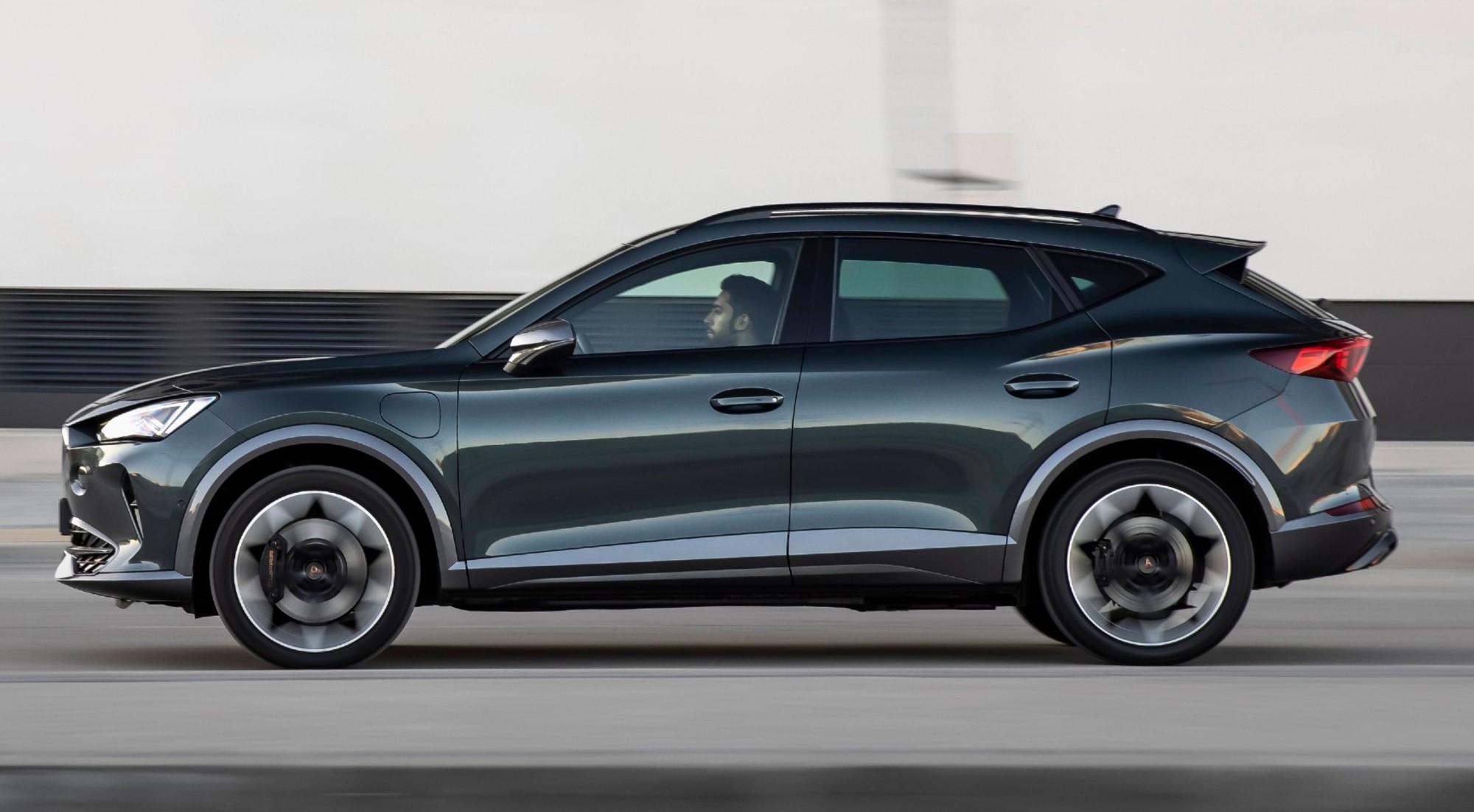 HÍBRIDO ENCHUFABLE // Cupra Formentor (desde 38.640 euros)